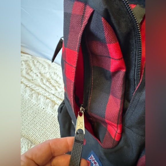 Jansport backpack like new red and black plaid w 2 main pockets + small front - Picture 4 of 11